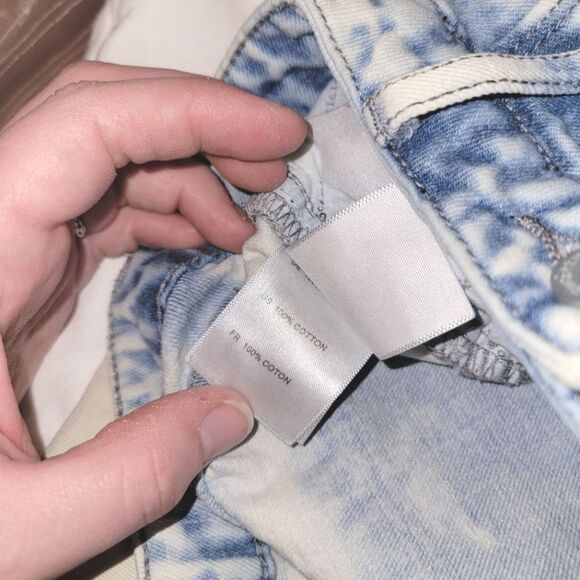Articles of Society Light Acid Wash Midrise Jean Shorts 26 - Picture 10 of 11